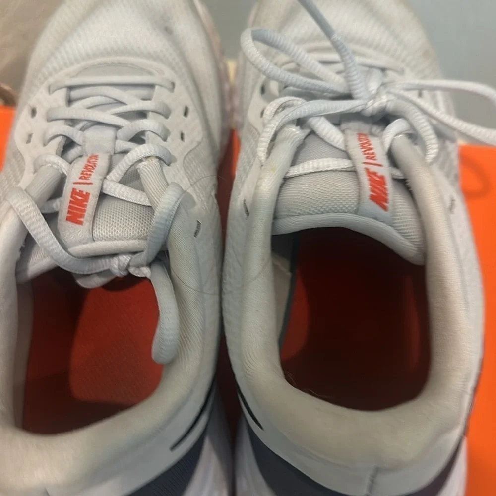 Nike revolution 5 sneakers size 9
